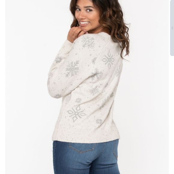 โ๏ธ Snowflake confetti pullover sweater! - Picture 2 of 7